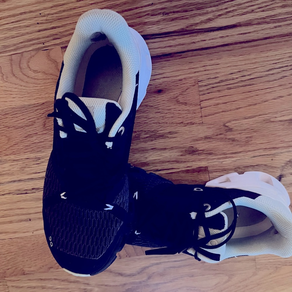 ON shoes cloudflyer 4